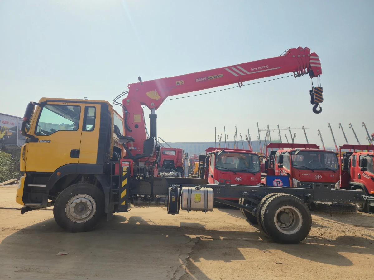 HOWO 4x2 Palfinger 10 Ton Straight Boom Truck Mounted Crane 1